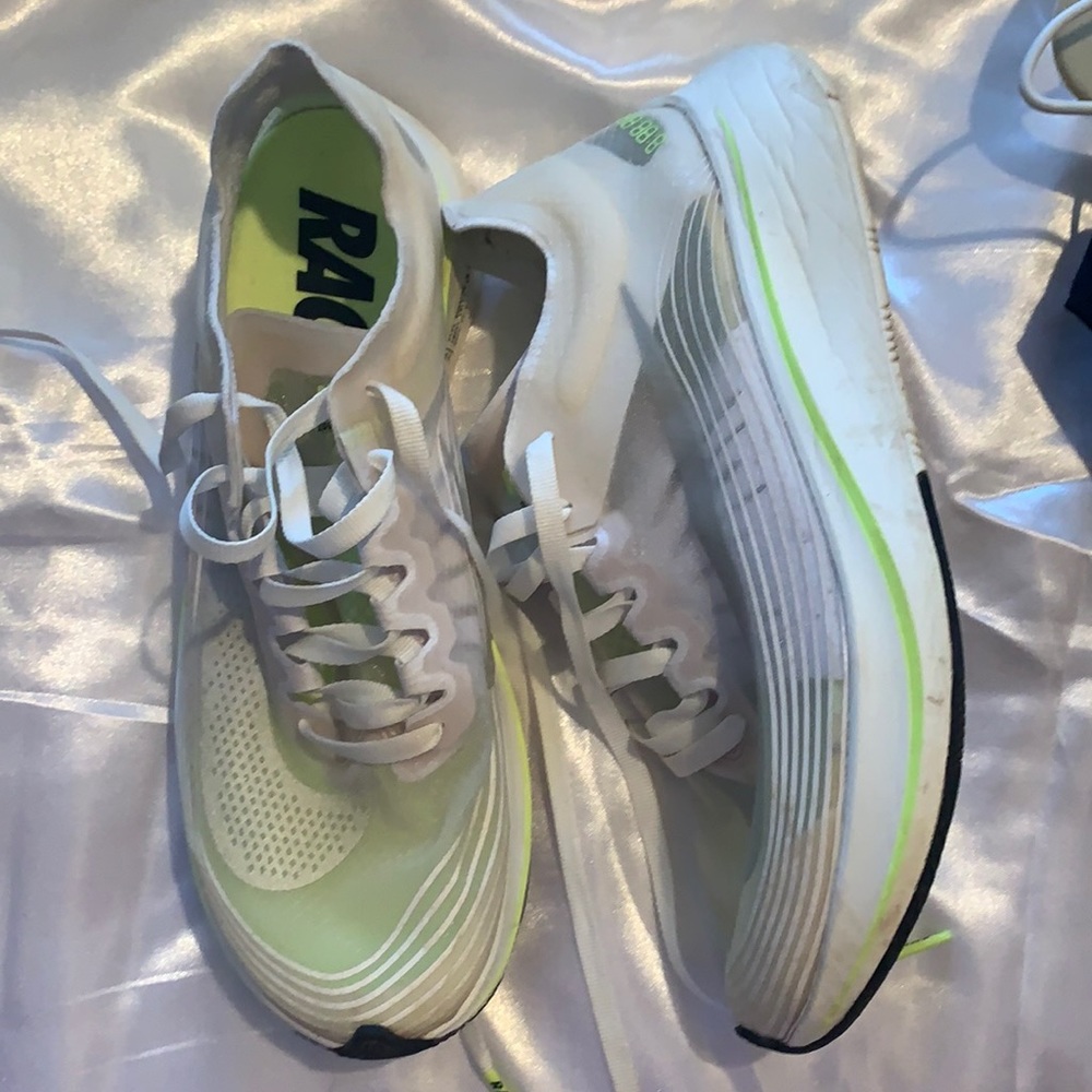 Women’s 6.5 shoes Nike athletic running sneakers